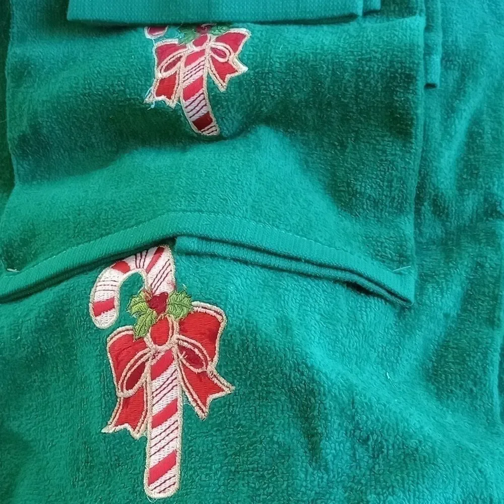 HOLIDAY Traditions Decorative Bath Set Embroidered Hand & Fingertip Green NWT